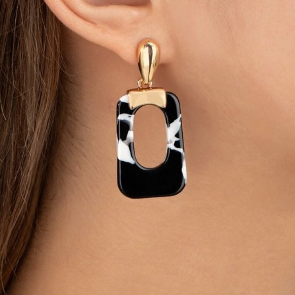 DAHLIA BLACK AND WHITE TORTOISE DROP EARRINGS - Picture 2 of 2